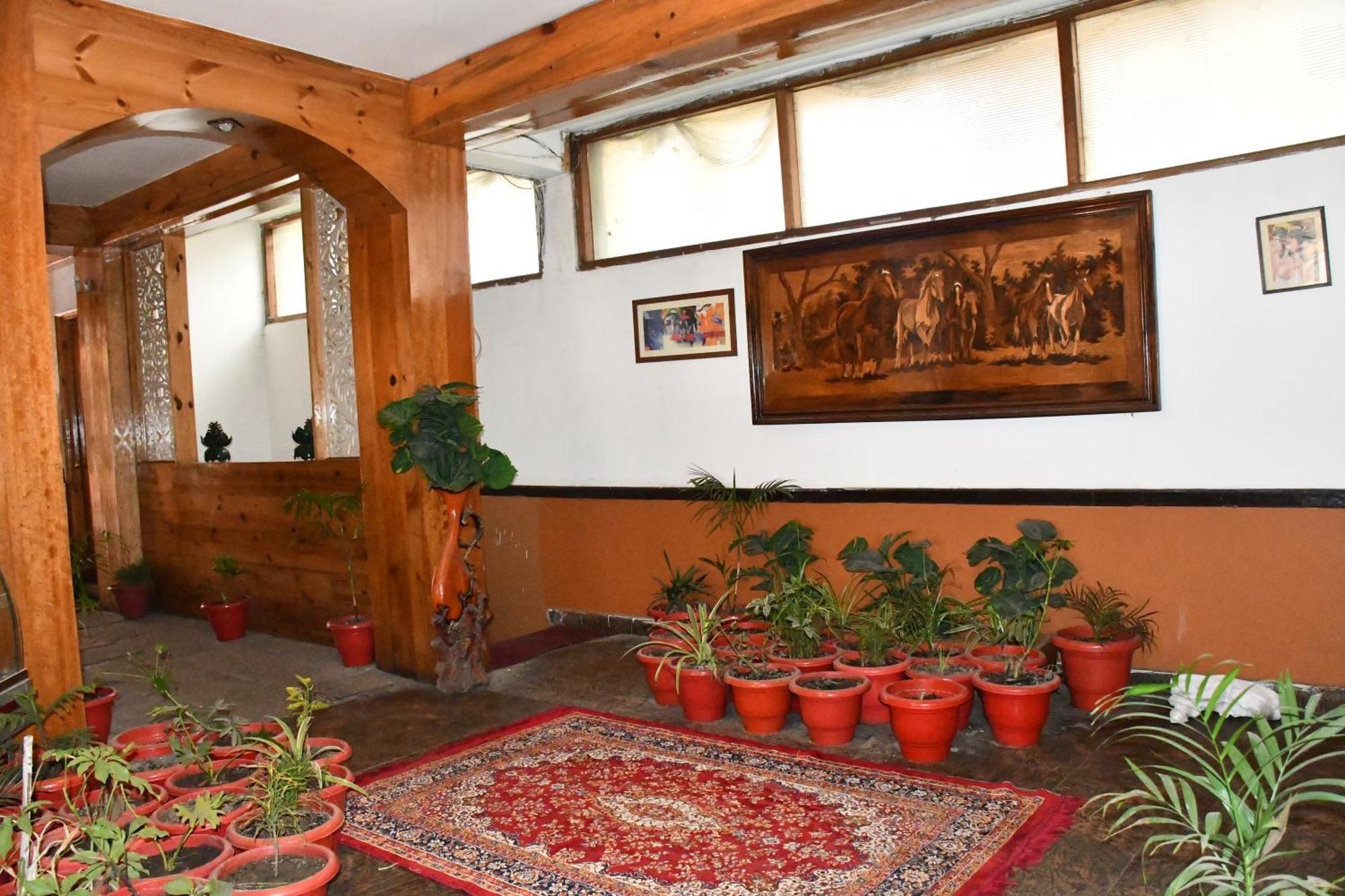 The Whispering Inn Resort And Bar Manāli Kültér fotó