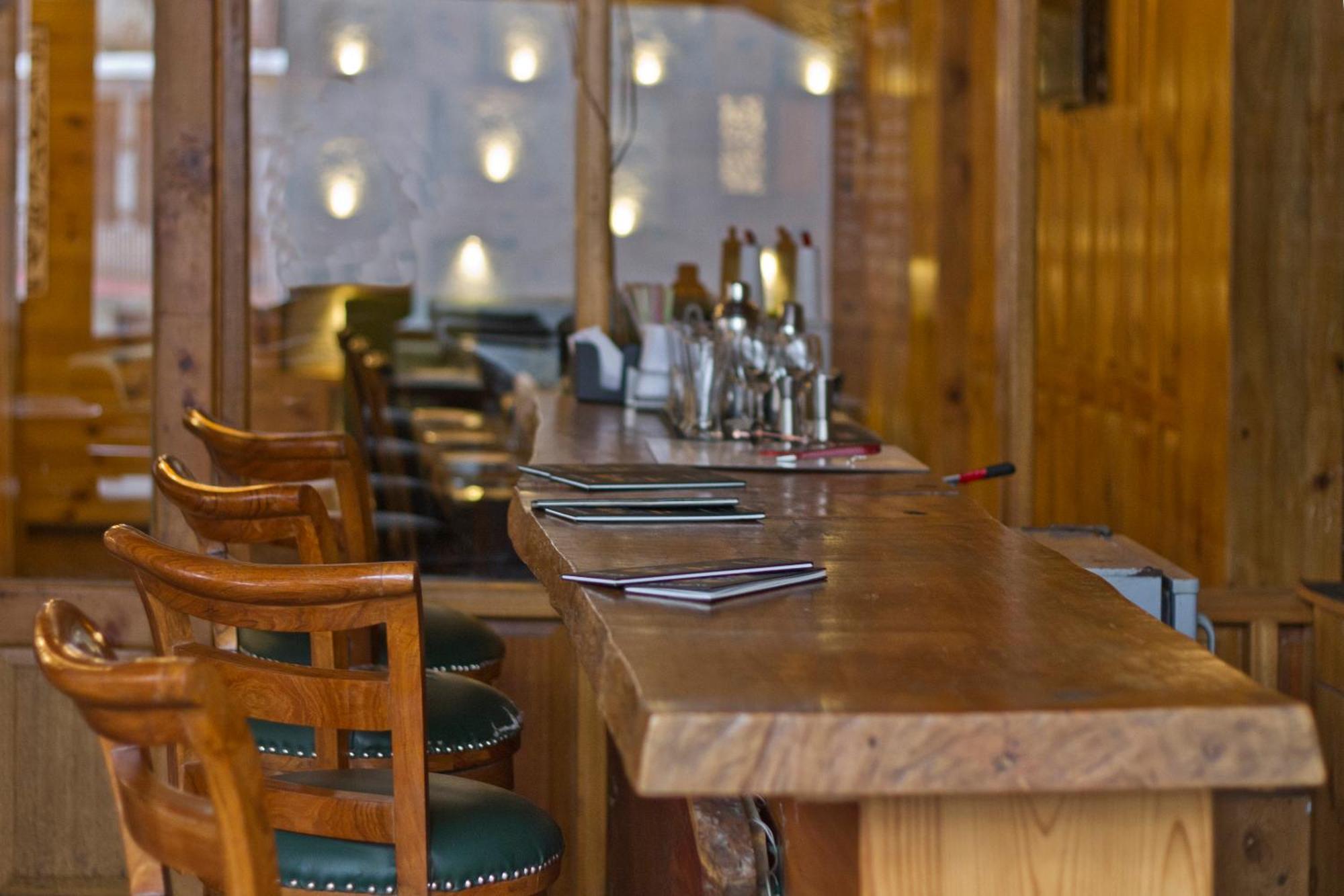 The Whispering Inn Resort And Bar Manāli Kültér fotó